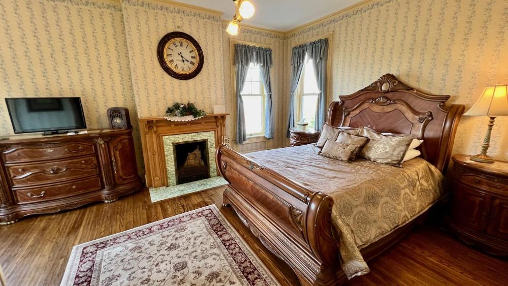 Queen Room with Sea View interior