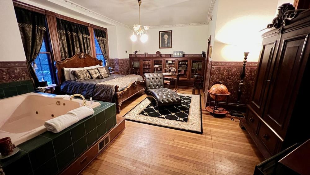 Suite with Hot Tub interior